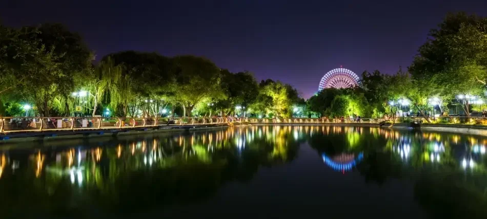 دریاچه پارک ملت در شب
